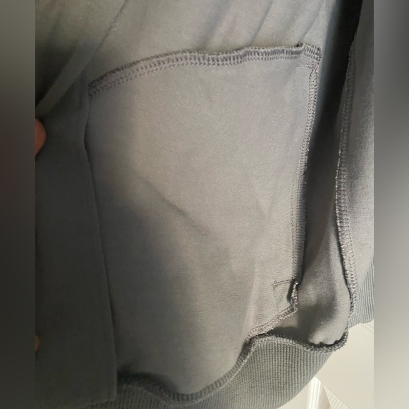 Men’s Puma Gray Lightweight Jacket - Great for casual or gym attire. - Picture 6 of 8